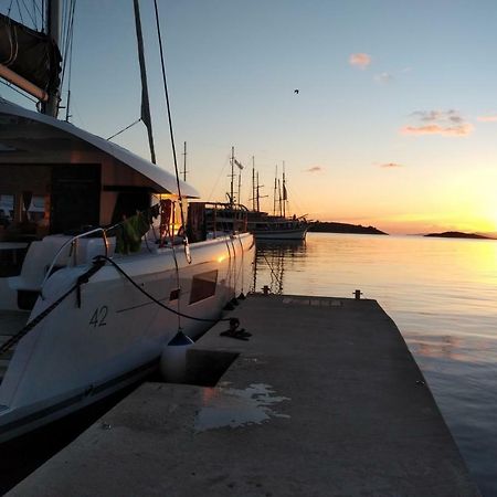 Luxury Catamaran Lagoon 42, Ac & Gn Split Exterior photo
